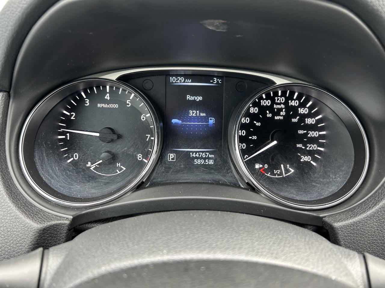 2015 Nissan Rogue SV Photo