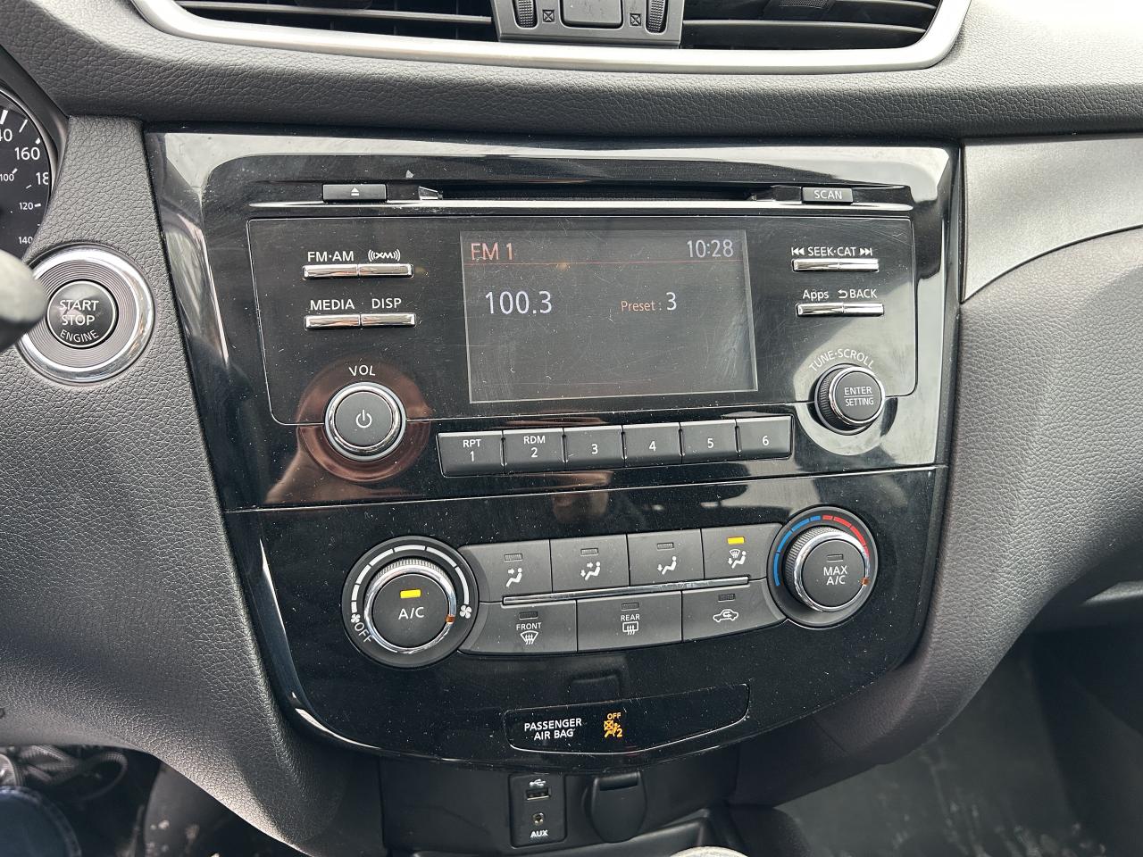 2015 Nissan Rogue SV Photo