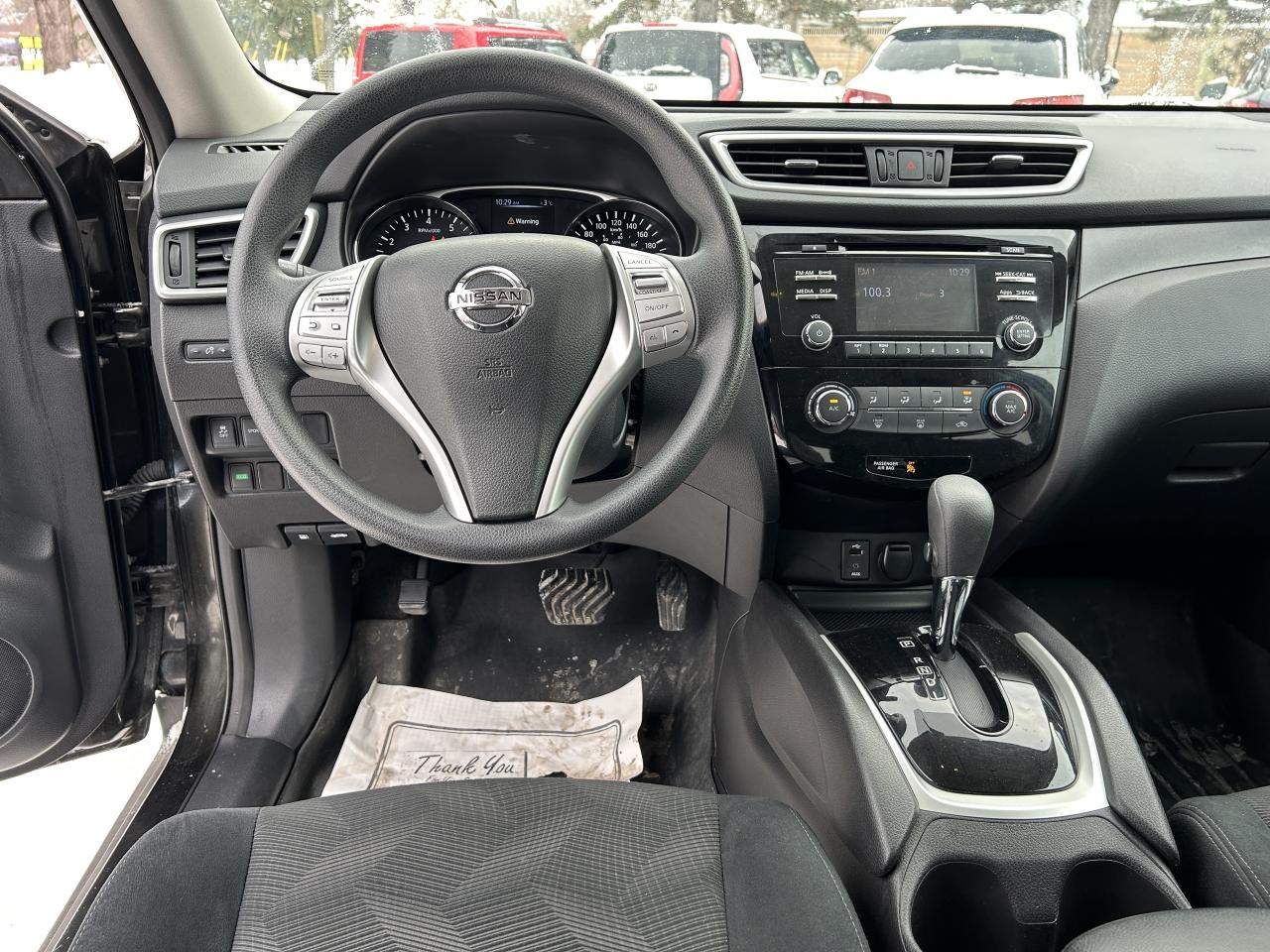 2015 Nissan Rogue SV Photo