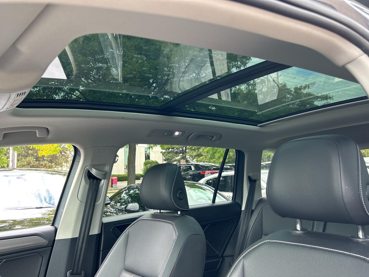 2024 Volkswagen Tiguan PANOROOF, CARPLAY, ADAPTIVE CRUISE,REMOTE STARTER Photo2