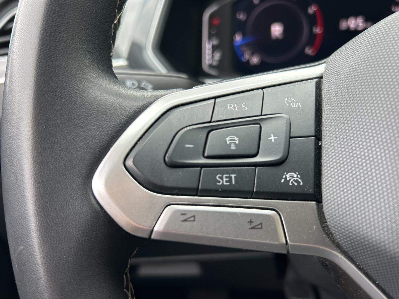 2024 Volkswagen Tiguan PANOROOF, CARPLAY, ADAPTIVE CRUISE,REMOTE STARTER Photo