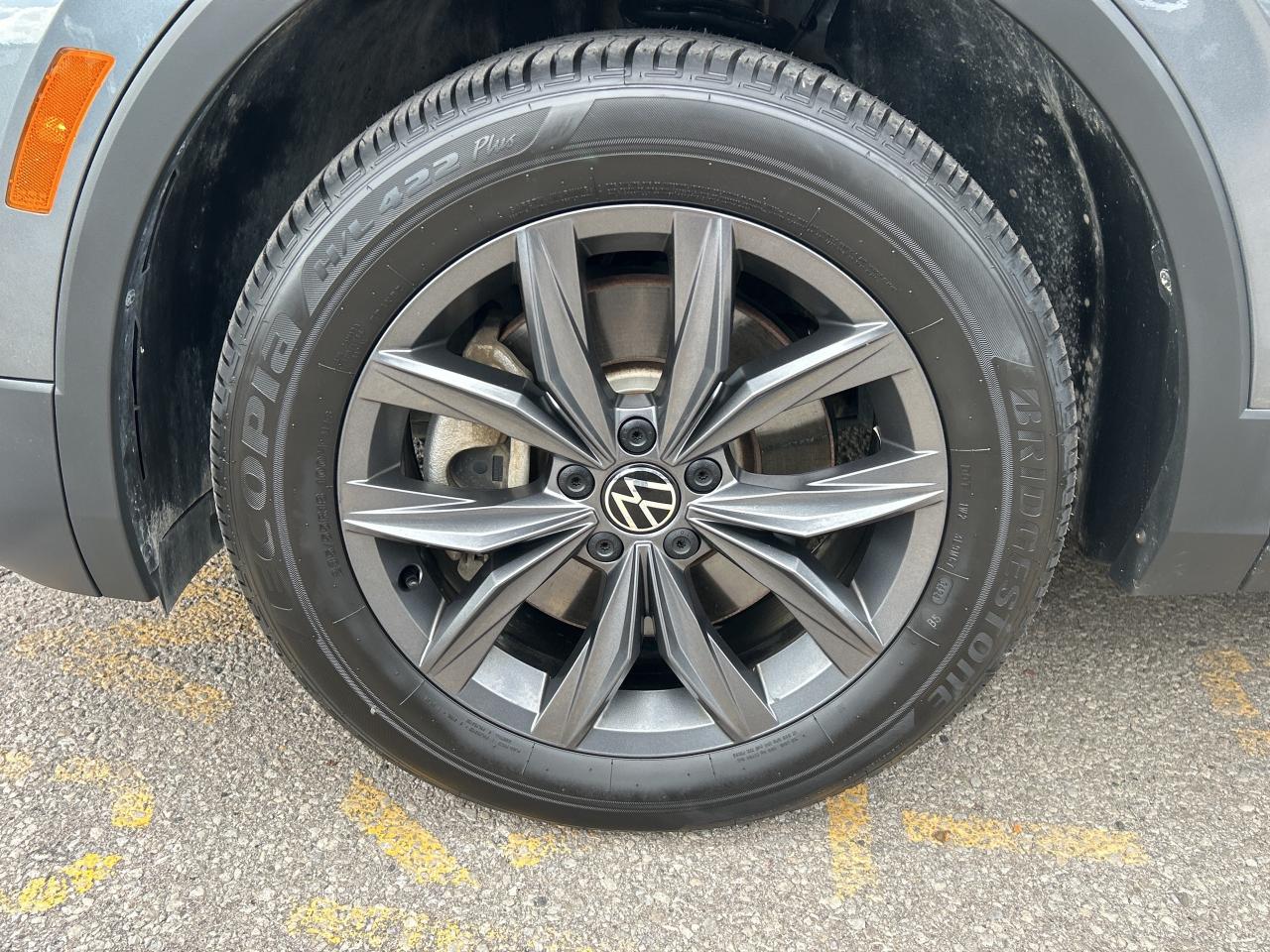 2024 Volkswagen Tiguan PANOROOF, CARPLAY, ADAPTIVE CRUISE,REMOTE STARTER Photo