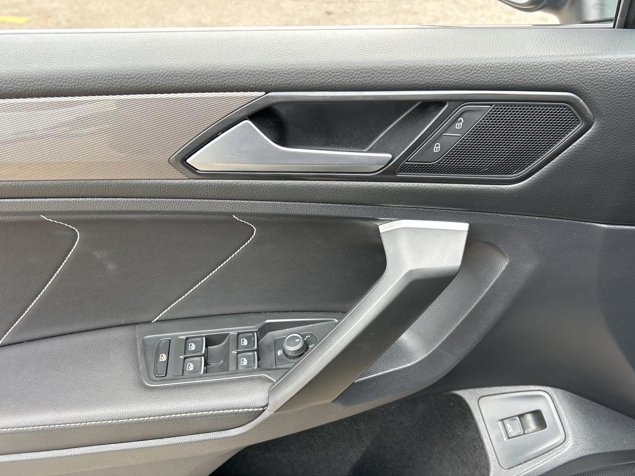 2024 Volkswagen Tiguan PANOROOF, CARPLAY, ADAPTIVE CRUISE,REMOTE STARTER Photo