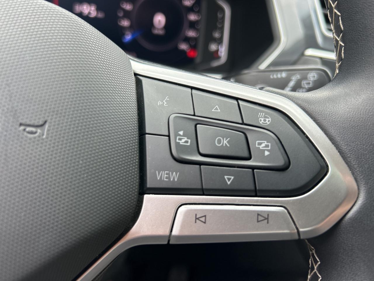 2024 Volkswagen Tiguan PANOROOF, CARPLAY, ADAPTIVE CRUISE,REMOTE STARTER Photo