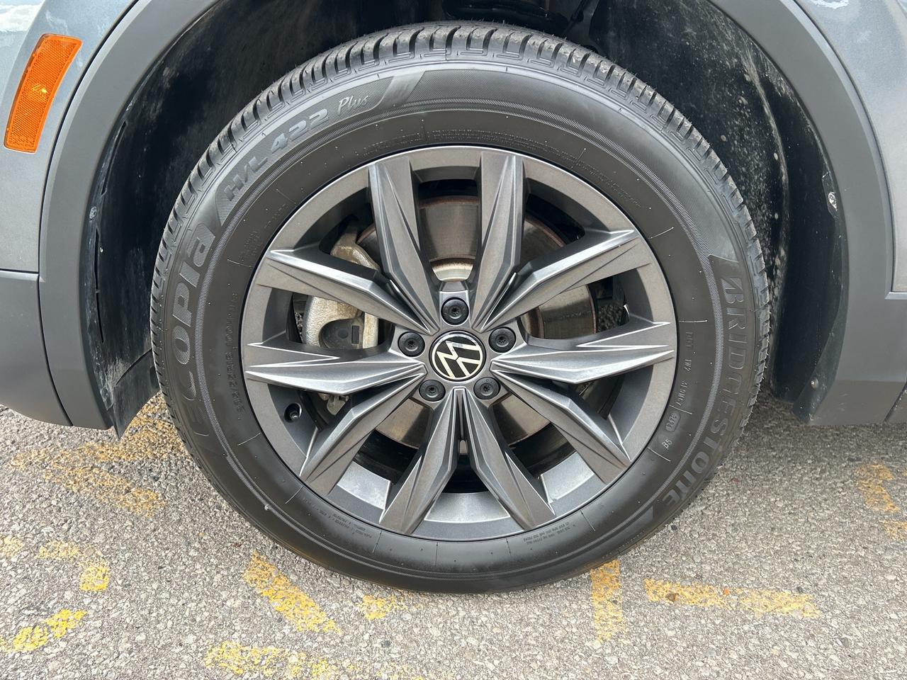 2024 Volkswagen Tiguan PANOROOF, CARPLAY, ADAPTIVE CRUISE,REMOTE STARTER Photo