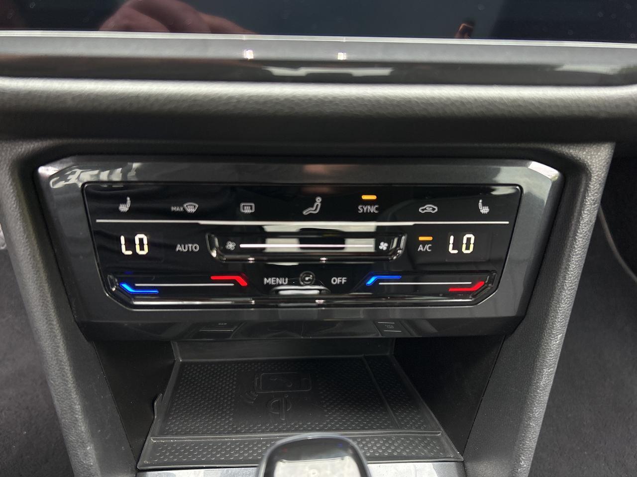 2024 Volkswagen Tiguan PANOROOF, CARPLAY, ADAPTIVE CRUISE,REMOTE STARTER Photo