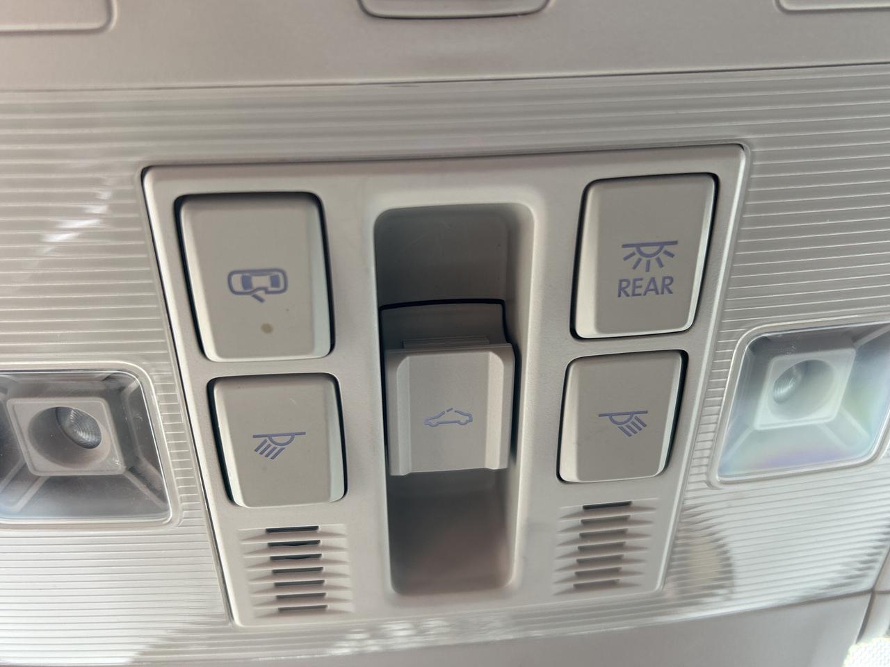 2024 Volkswagen Tiguan PANOROOF, CARPLAY, ADAPTIVE CRUISE,REMOTE STARTER Photo