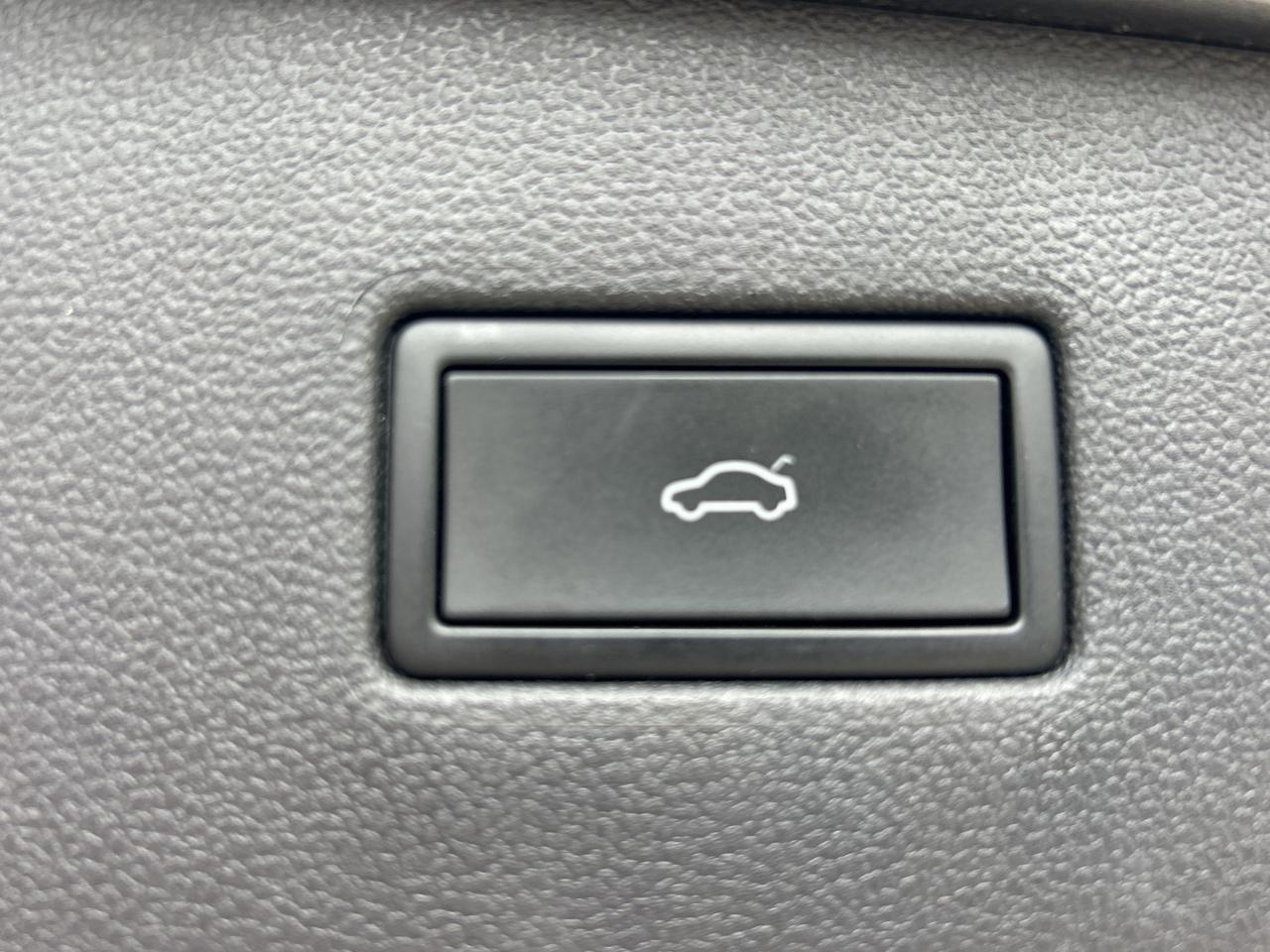 2024 Volkswagen Tiguan PANOROOF, CARPLAY, ADAPTIVE CRUISE,REMOTE STARTER Photo