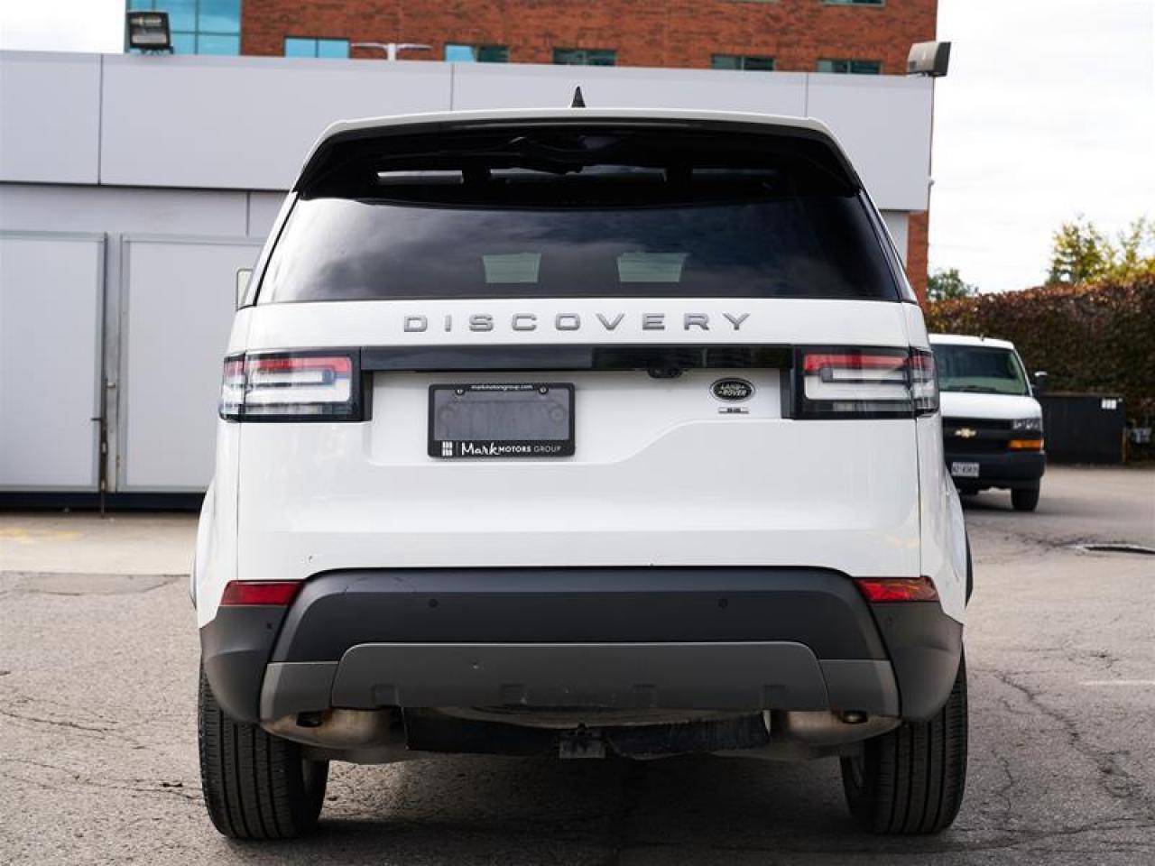 2020 Land Rover Discovery SE Photo