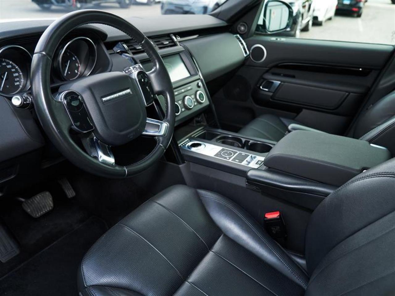 2020 Land Rover Discovery SE Photo