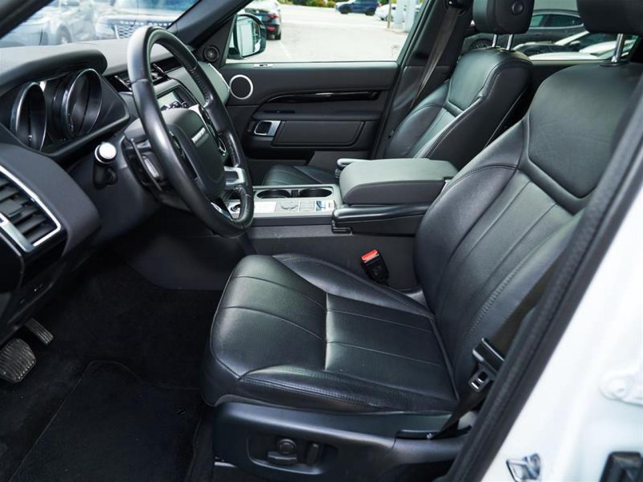 2020 Land Rover Discovery SE Photo