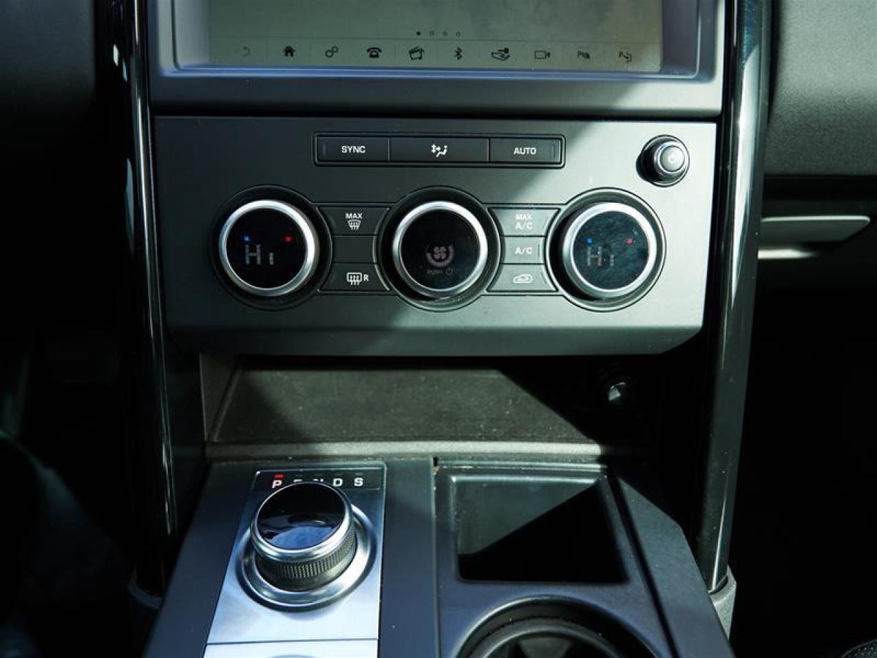 2020 Land Rover Discovery SE Photo