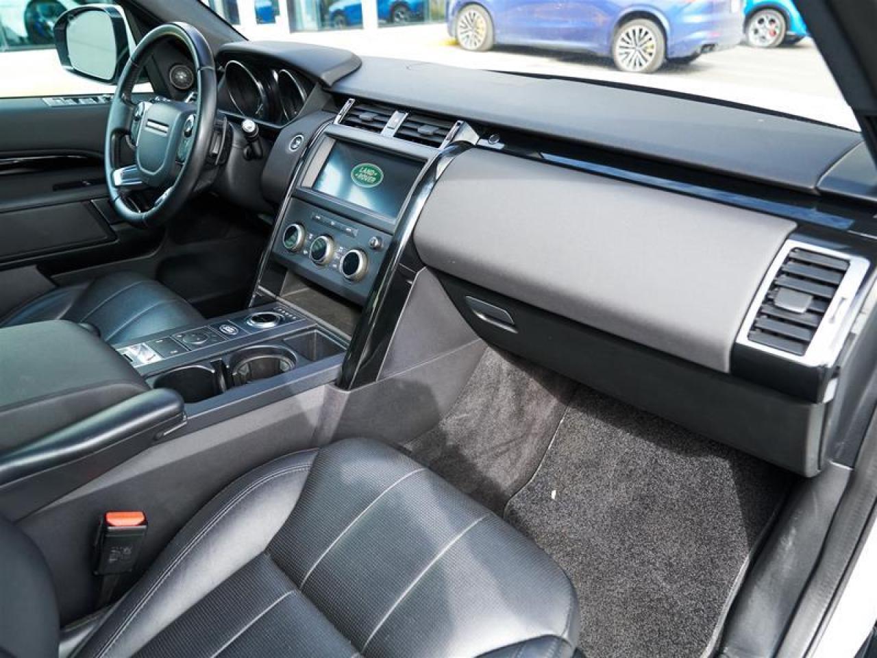 2020 Land Rover Discovery SE Photo