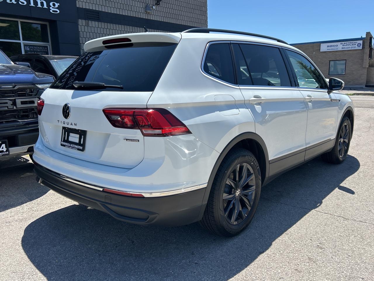 2024 Volkswagen Tiguan NEW TIRES & BRAKES, PANOROOF,CARPLAY, REMOTE START Photo