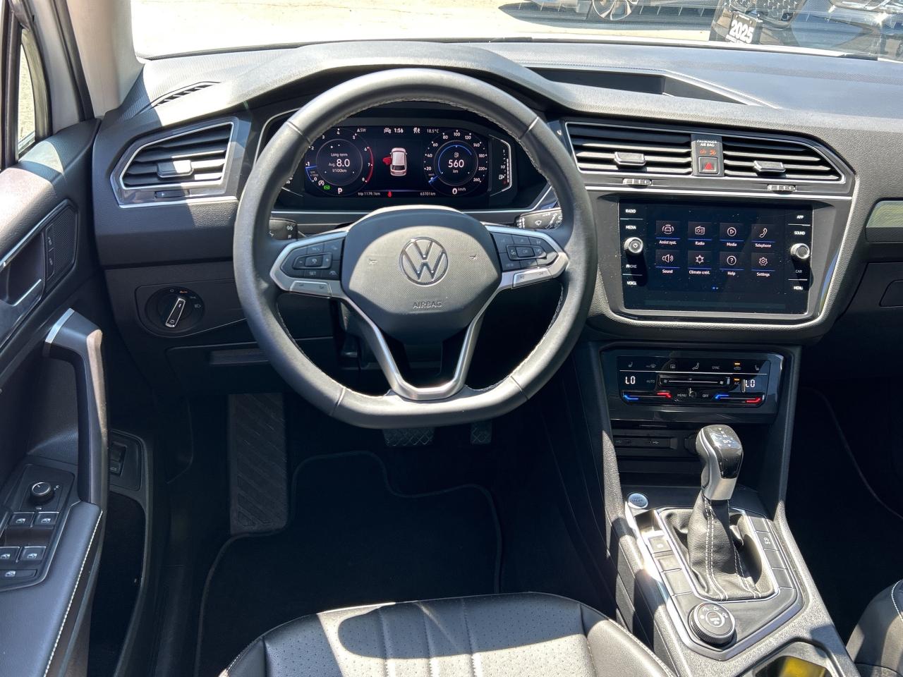 2024 Volkswagen Tiguan NEW TIRES & BRAKES, PANOROOF,CARPLAY, REMOTE START Photo