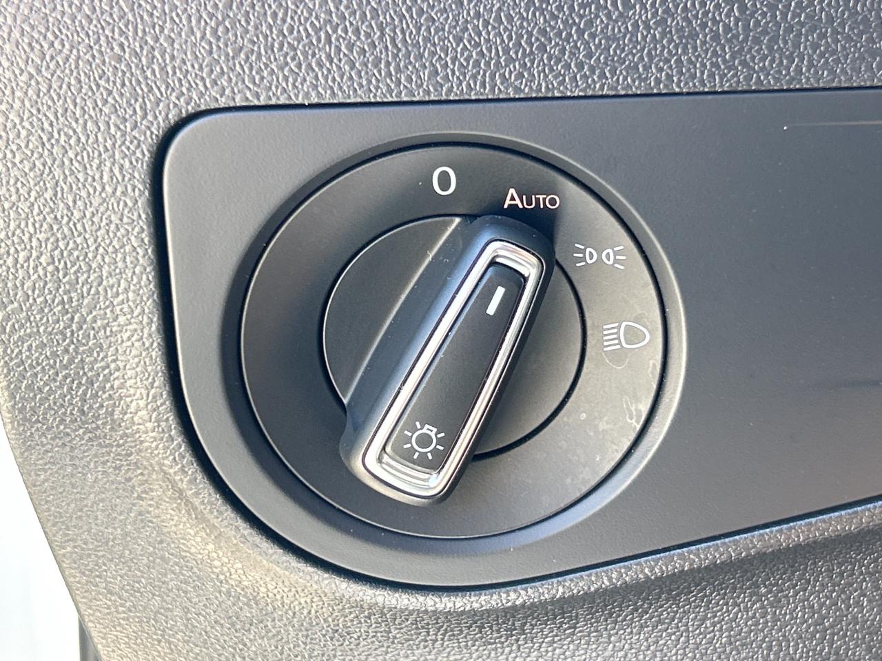 2024 Volkswagen Tiguan NEW TIRES & BRAKES, PANOROOF,CARPLAY, REMOTE START Photo