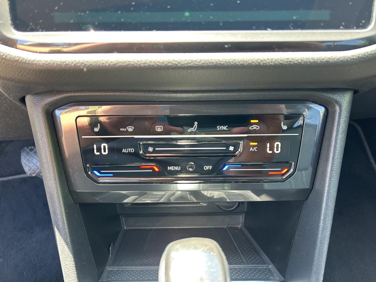 2024 Volkswagen Tiguan NEW TIRES & BRAKES, PANOROOF,CARPLAY, REMOTE START Photo