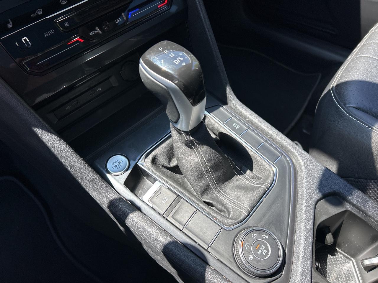 2024 Volkswagen Tiguan NEW TIRES & BRAKES, PANOROOF,CARPLAY, REMOTE START Photo