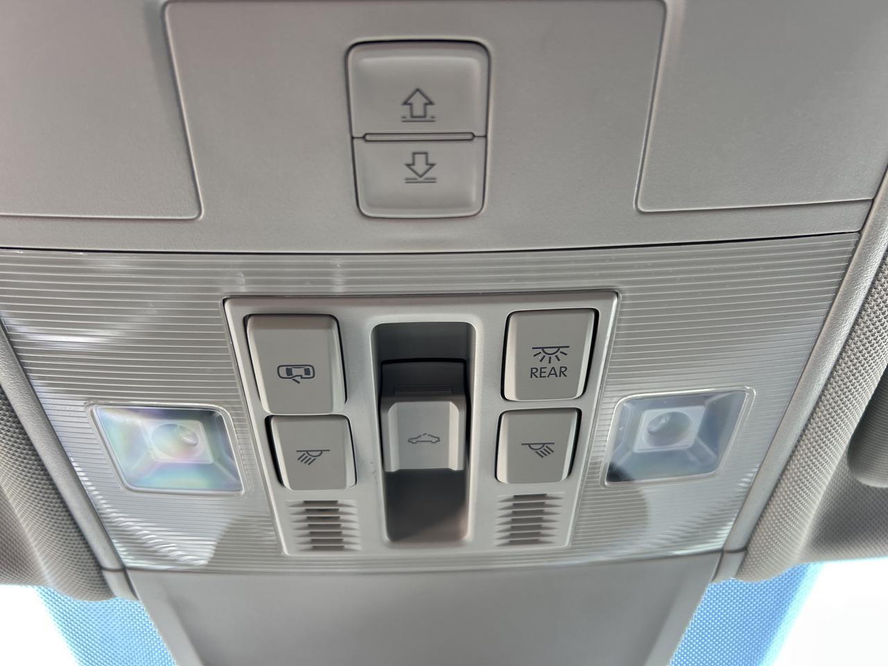 2024 Volkswagen Tiguan NEW TIRES & BRAKES, PANOROOF,CARPLAY, REMOTE START Photo