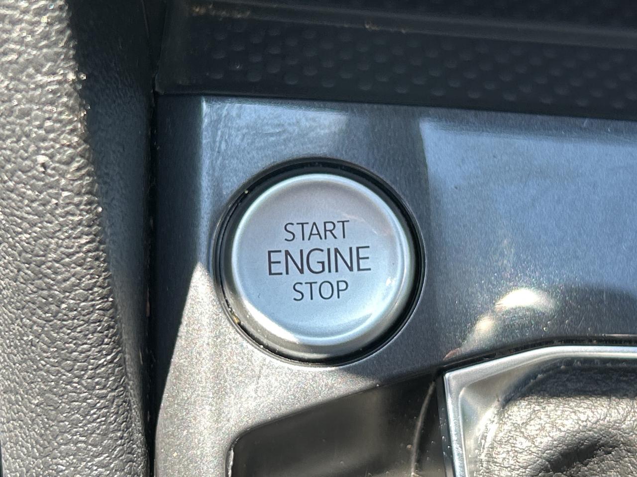 2024 Volkswagen Tiguan NEW TIRES & BRAKES, PANOROOF,CARPLAY, REMOTE START Photo