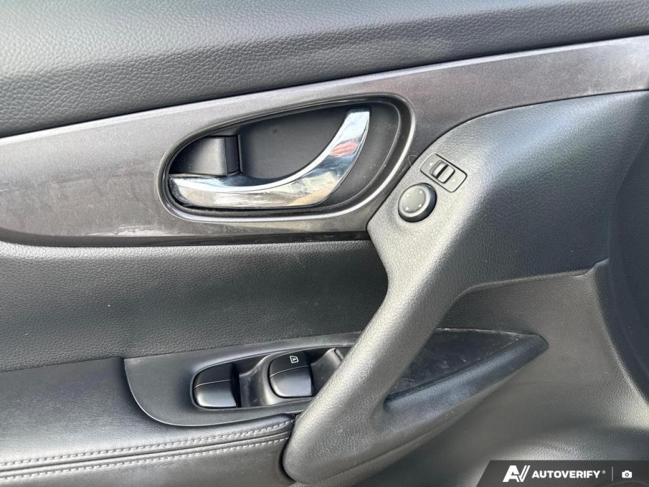 2020 Nissan Rogue SV BACKUP CAM   BLUETOOTH   HTD SEATS   KEYLESS EN Photo