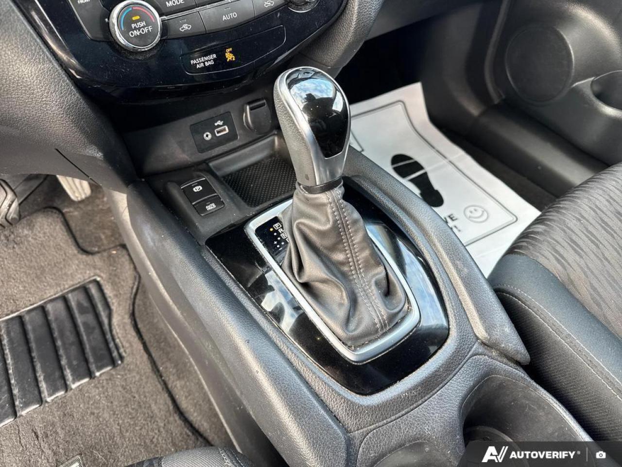 2020 Nissan Rogue SV BACKUP CAM   BLUETOOTH   HTD SEATS   KEYLESS EN Photo