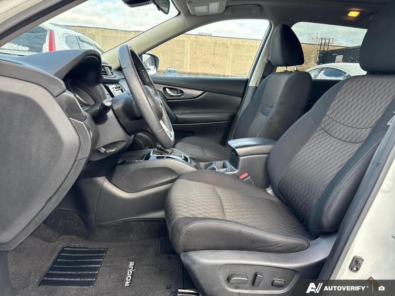 2020 Nissan Rogue SV BACKUP CAM   BLUETOOTH   HTD SEATS   KEYLESS EN Photo