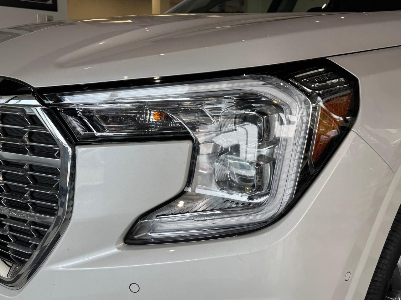 2022 GMC Terrain Denali AUTO PARKING   BACKUP CAM   BLUETOOTH   HUD Photo