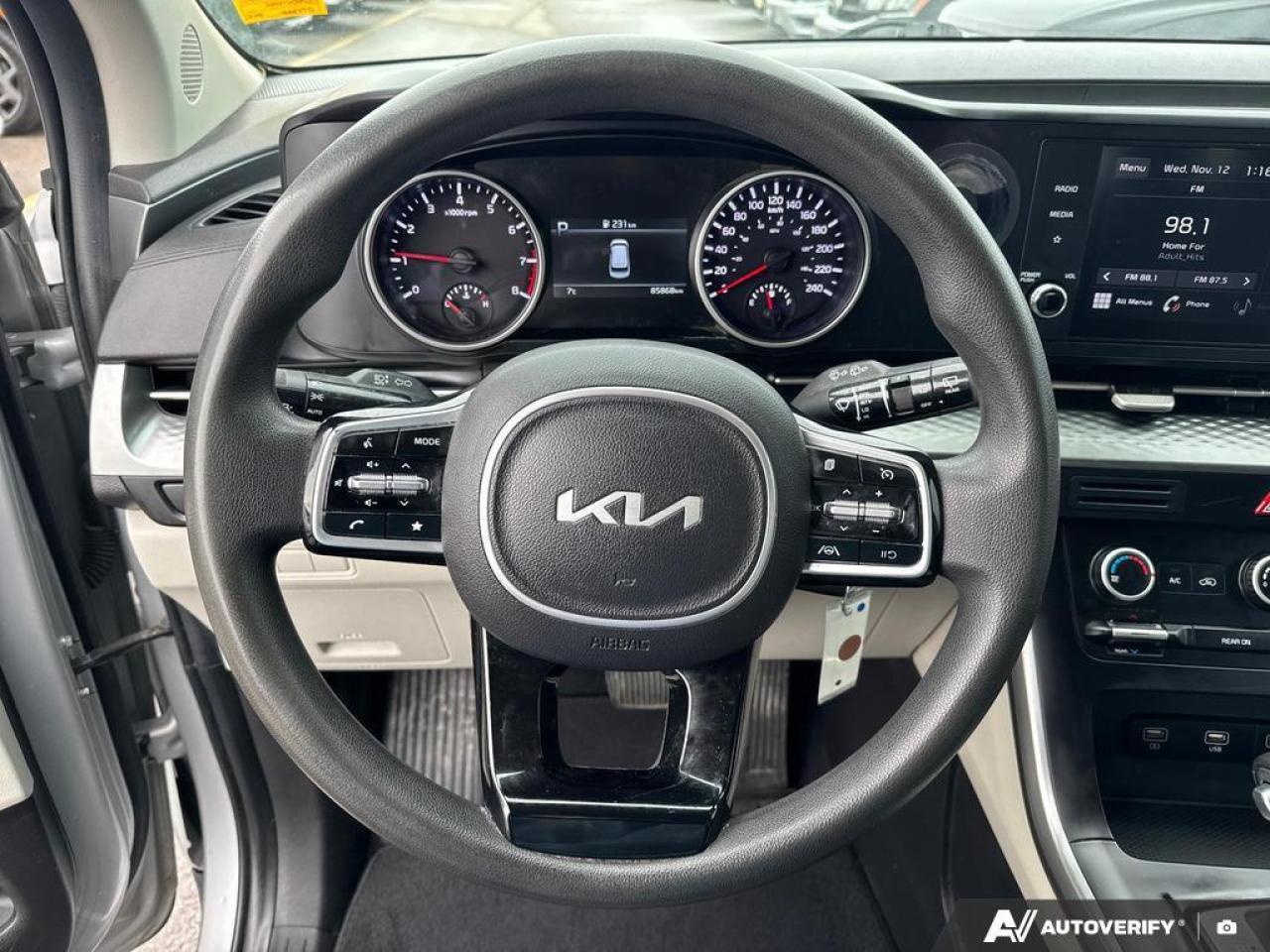 2022 Kia Carnival LX BACKUP CAM   BLUETOOTH   KEYLESS ENTRY   LANE A Photo