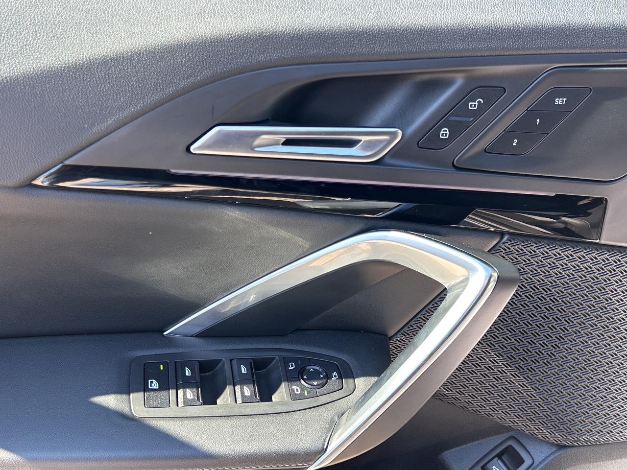 2025 BMW X2 AMBIENT LIGHT, PANO, PARK ASSIST, NAV, CARPLAY Photo