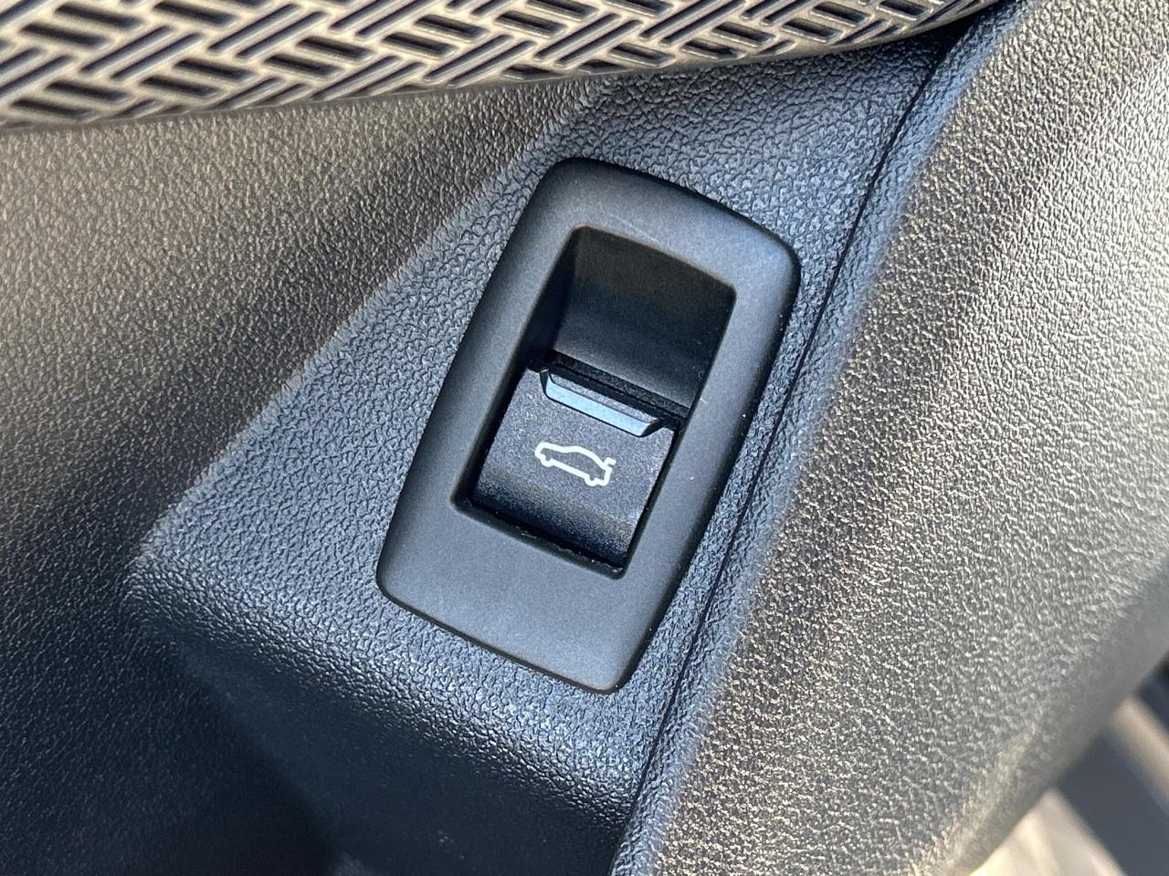 2025 BMW X2 AMBIENT LIGHT, PANO, PARK ASSIST, NAV, CARPLAY Photo