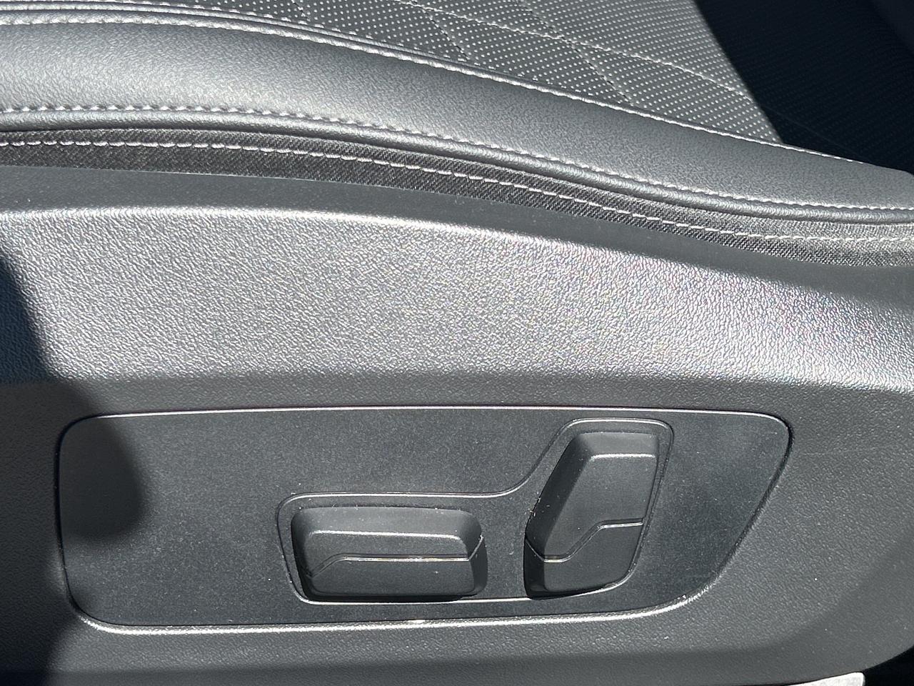 2025 BMW X2 AMBIENT LIGHT, PANO, PARK ASSIST, NAV, CARPLAY Photo