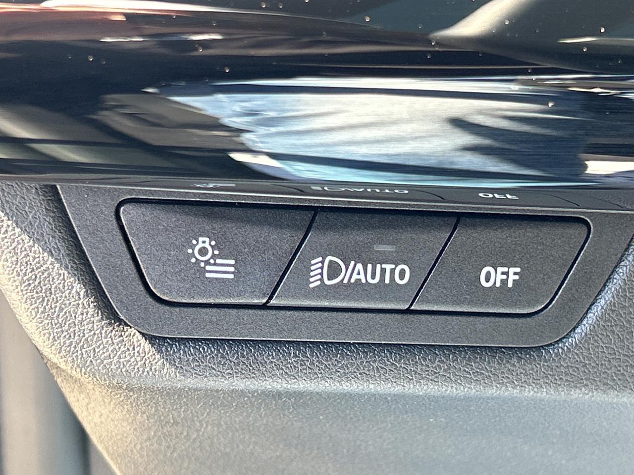 2025 BMW X2 AMBIENT LIGHT, PANO, PARK ASSIST, NAV, CARPLAY Photo