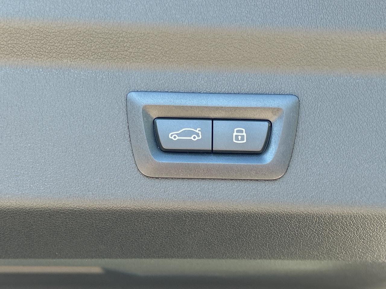 2025 BMW X2 AMBIENT LIGHT, PANO, PARK ASSIST, NAV, CARPLAY Photo