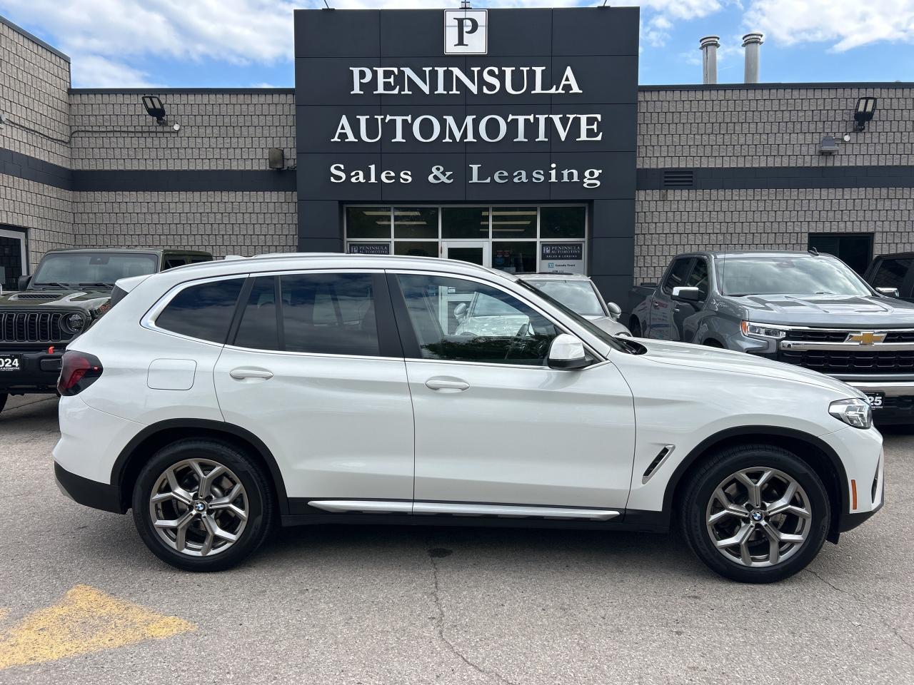 2024 BMW X3 AMBIENT LIGHT,PANOROOF, CARPLAY,NAVI,NEW TIRES Photo2