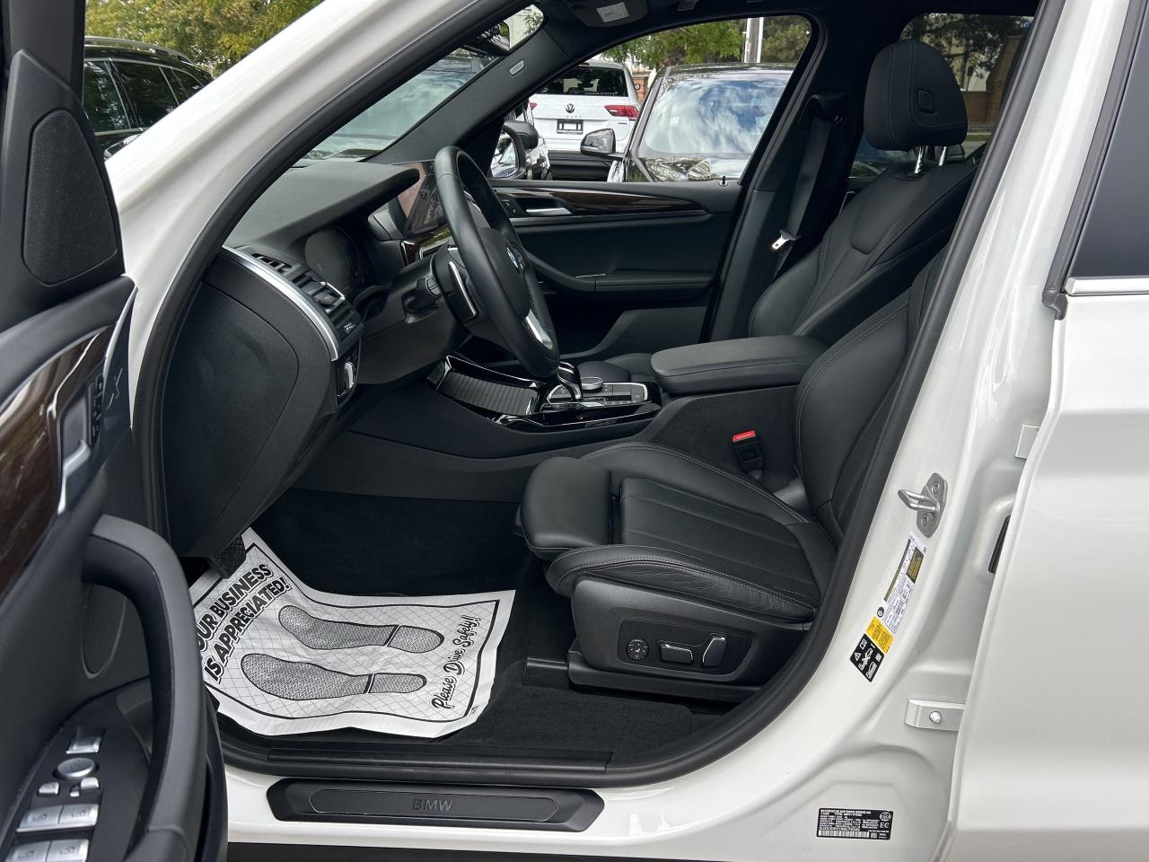 2024 BMW X3 AMBIENT LIGHT,PANOROOF, CARPLAY,NAVI,NEW TIRES Photo