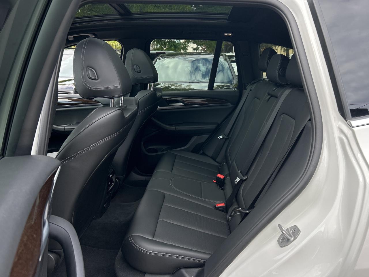 2024 BMW X3 AMBIENT LIGHT,PANOROOF, CARPLAY,NAVI,NEW TIRES Photo