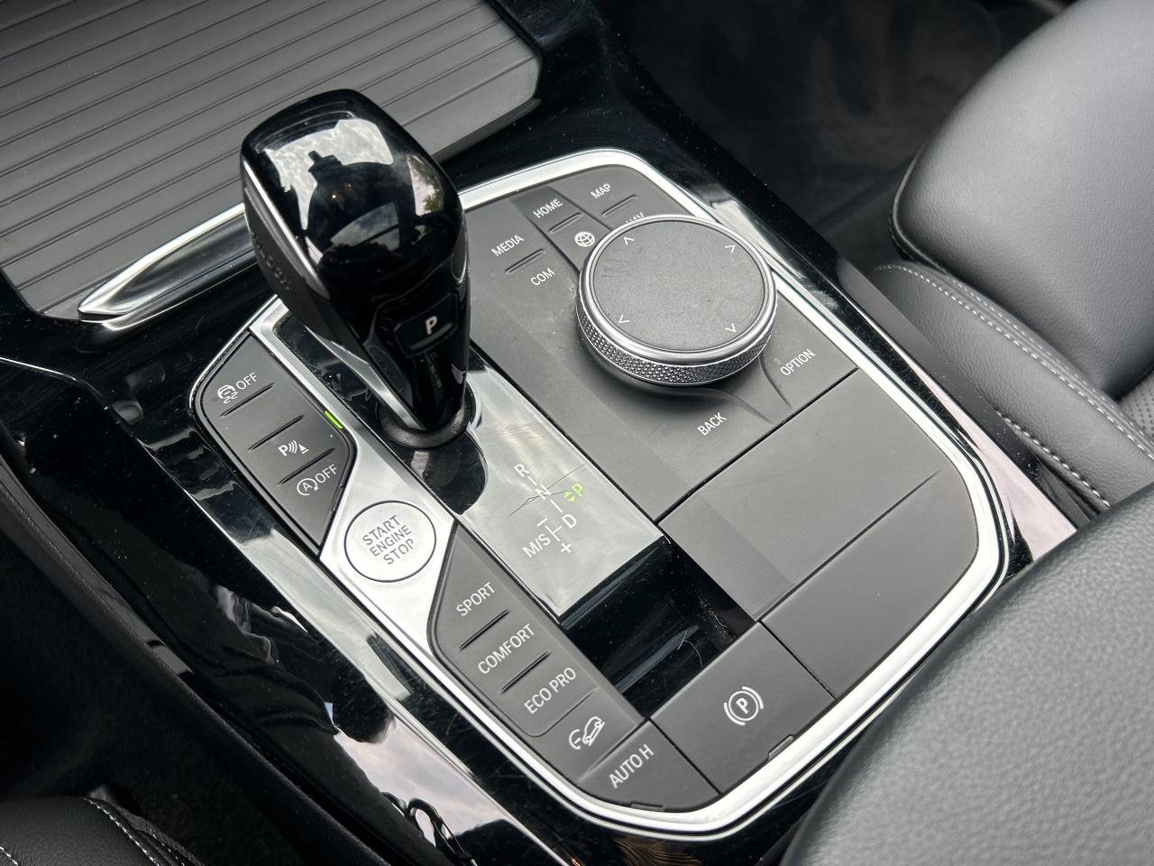 2024 BMW X3 AMBIENT LIGHT,PANOROOF, CARPLAY,NAVI,NEW TIRES Photo