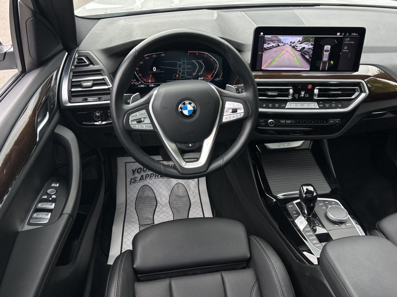 2024 BMW X3 AMBIENT LIGHT,PANOROOF, CARPLAY,NAVI,NEW TIRES Photo