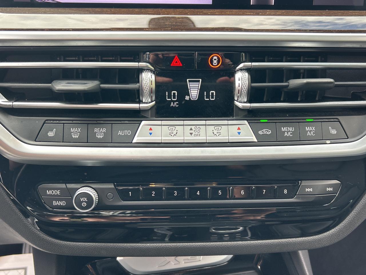 2024 BMW X3 AMBIENT LIGHT,PANOROOF, CARPLAY,NAVI,NEW TIRES Photo