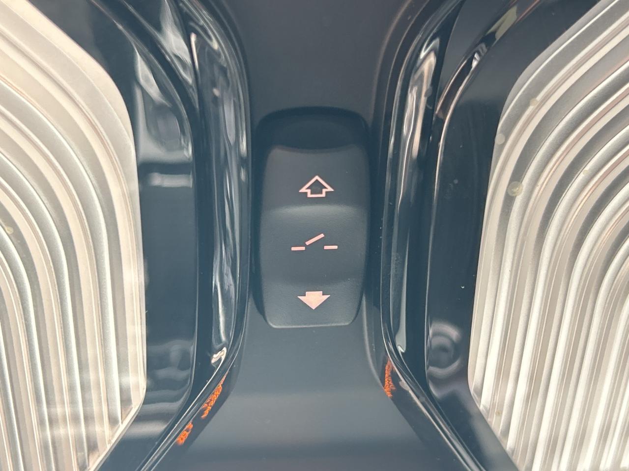 2024 BMW X3 AMBIENT LIGHT,PANOROOF, CARPLAY,NAVI,NEW TIRES Photo