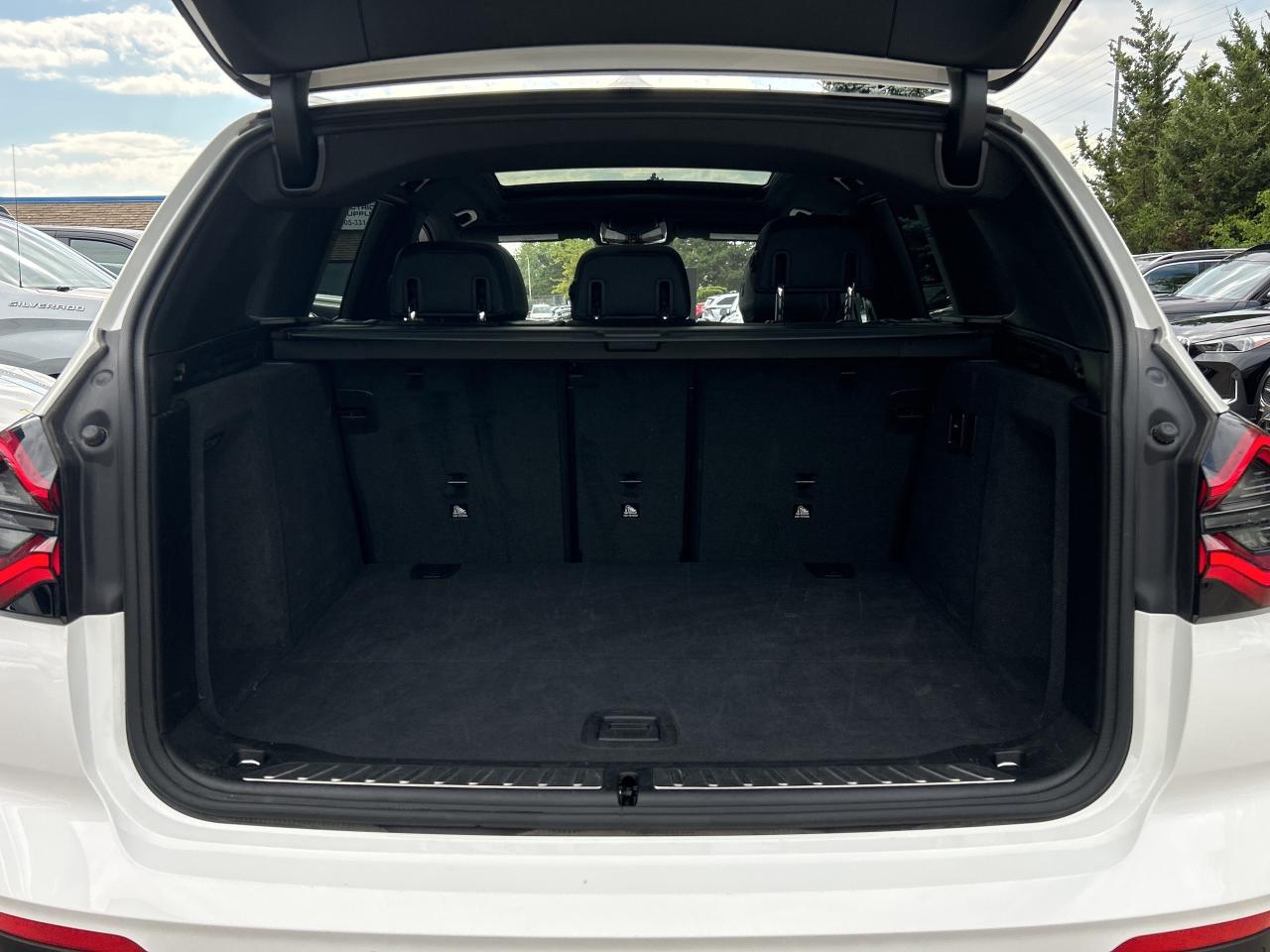 2024 BMW X3 AMBIENT LIGHT,PANOROOF, CARPLAY,NAVI,NEW TIRES Photo