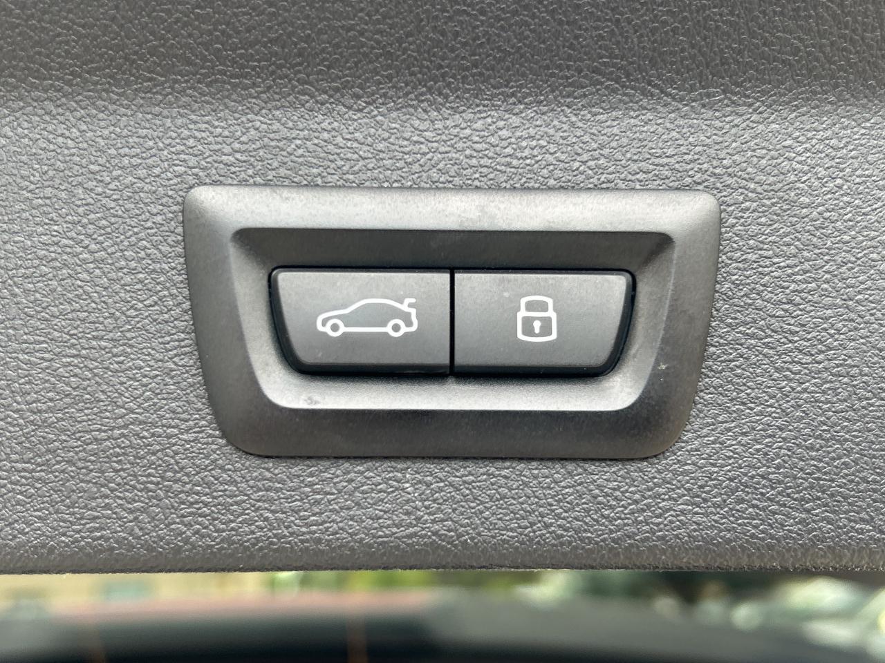 2024 BMW X3 AMBIENT LIGHT,PANOROOF, CARPLAY,NAVI,NEW TIRES Photo