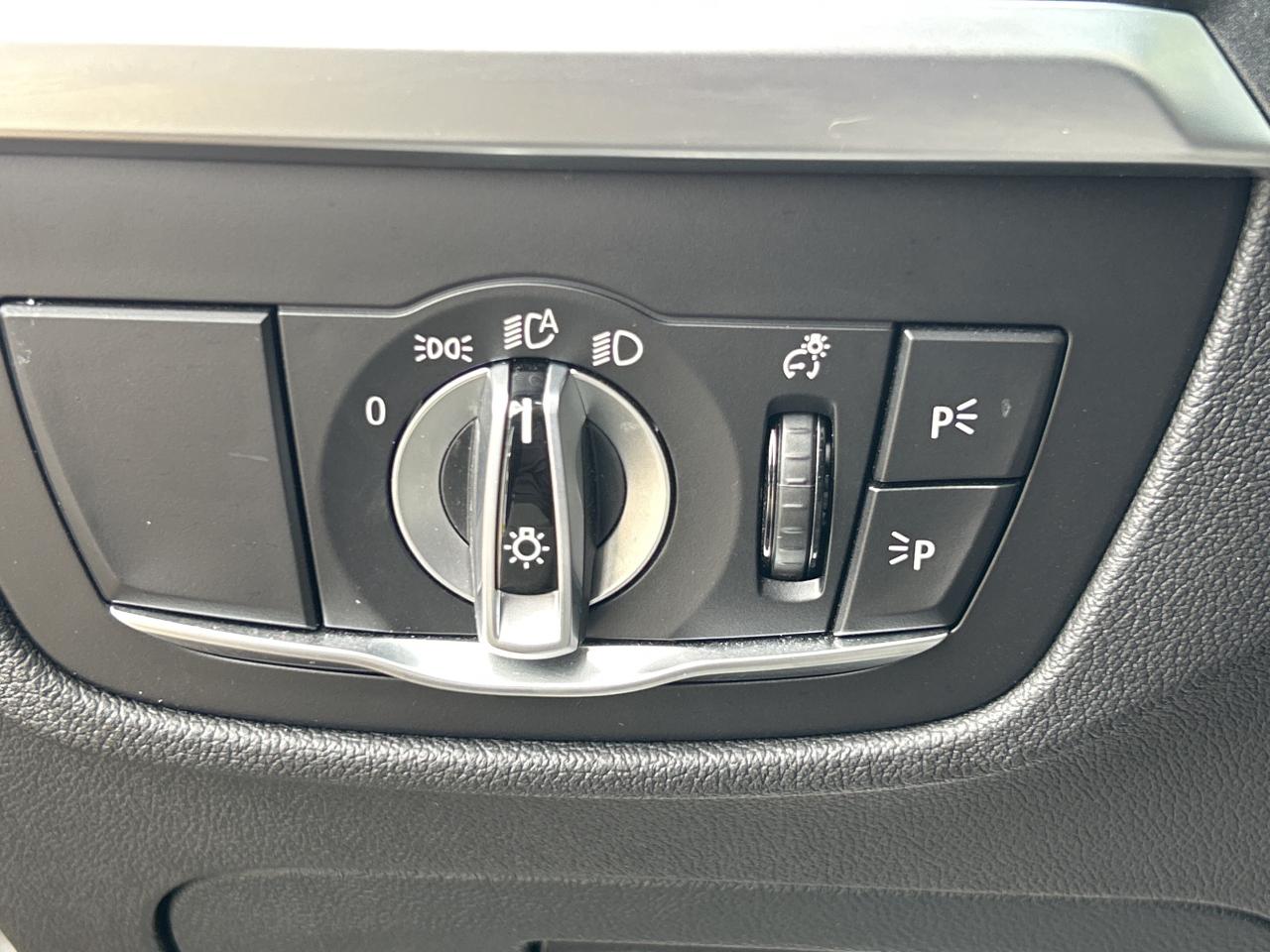 2024 BMW X3 AMBIENT LIGHT,PANOROOF, CARPLAY,NAVI,NEW TIRES Photo