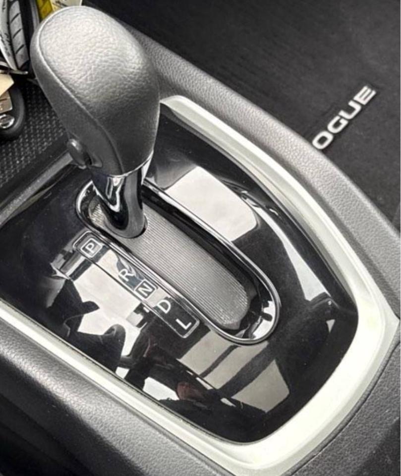 2016 Nissan Rogue SV Photo