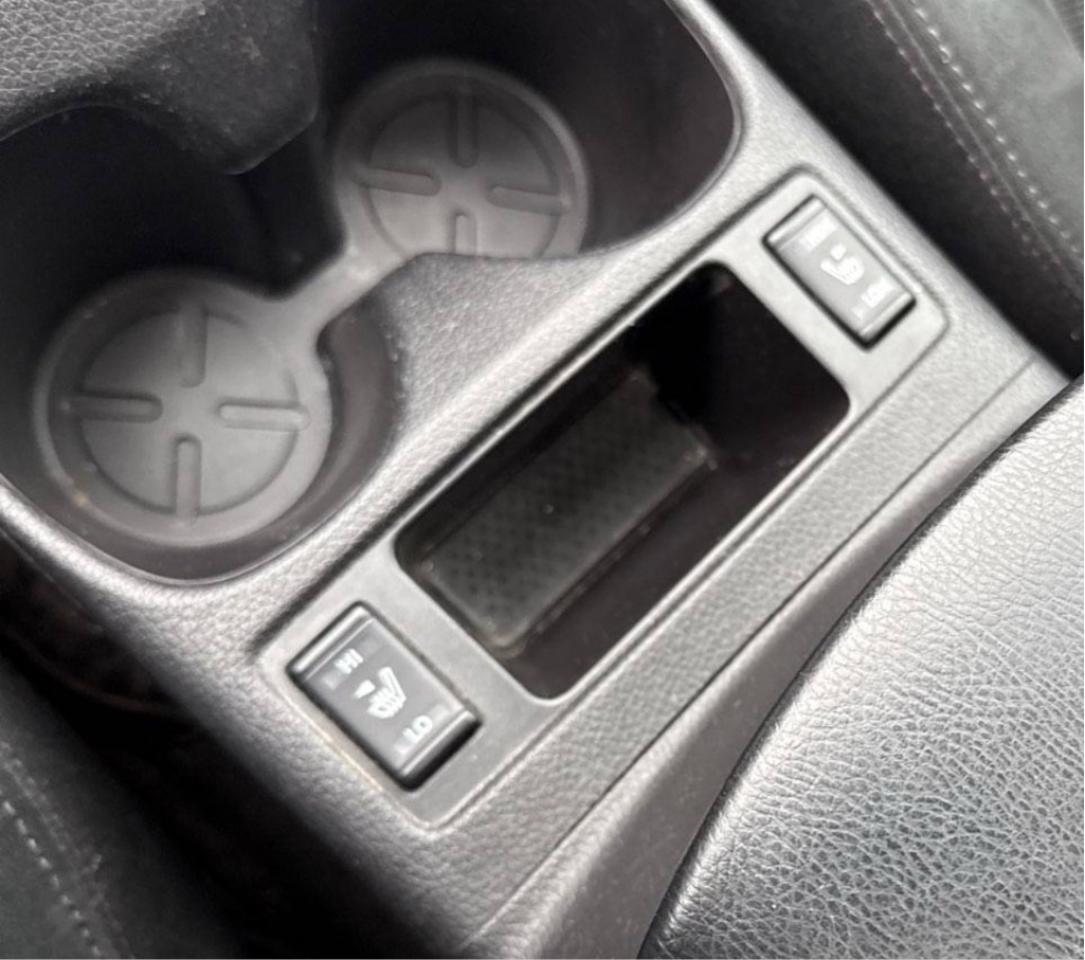 2016 Nissan Rogue SV Photo