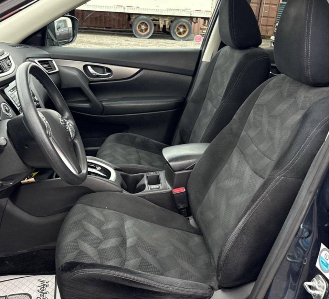 2016 Nissan Rogue SV Photo