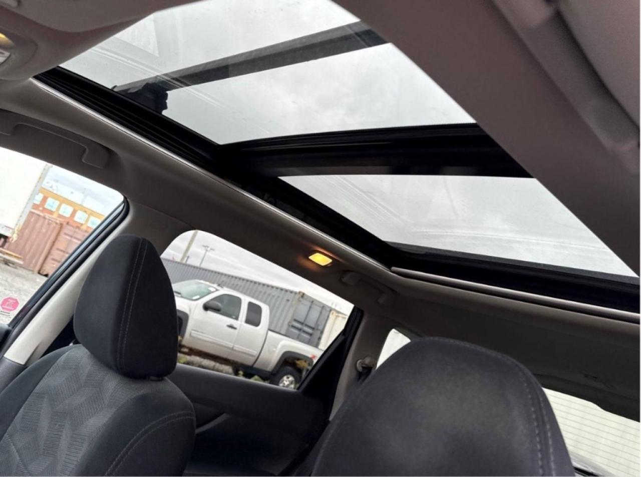 2016 Nissan Rogue SV Photo