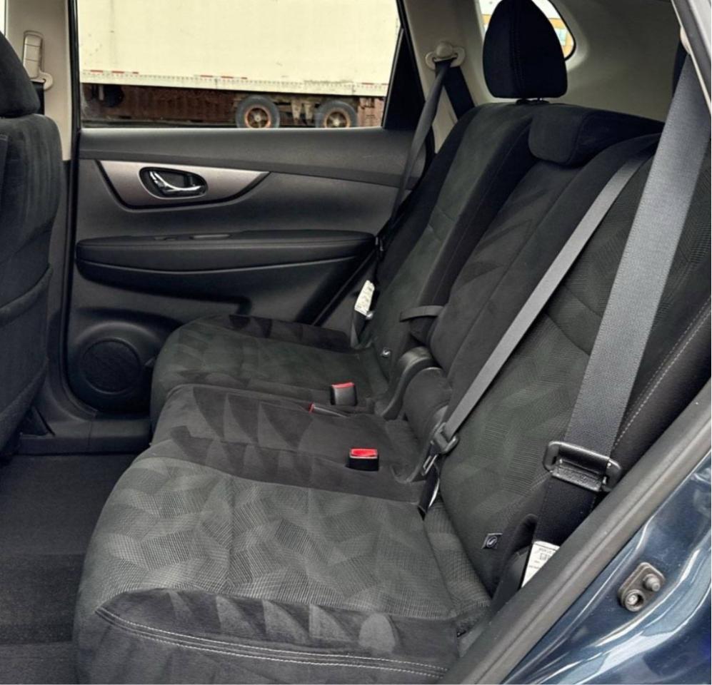 2016 Nissan Rogue SV Photo