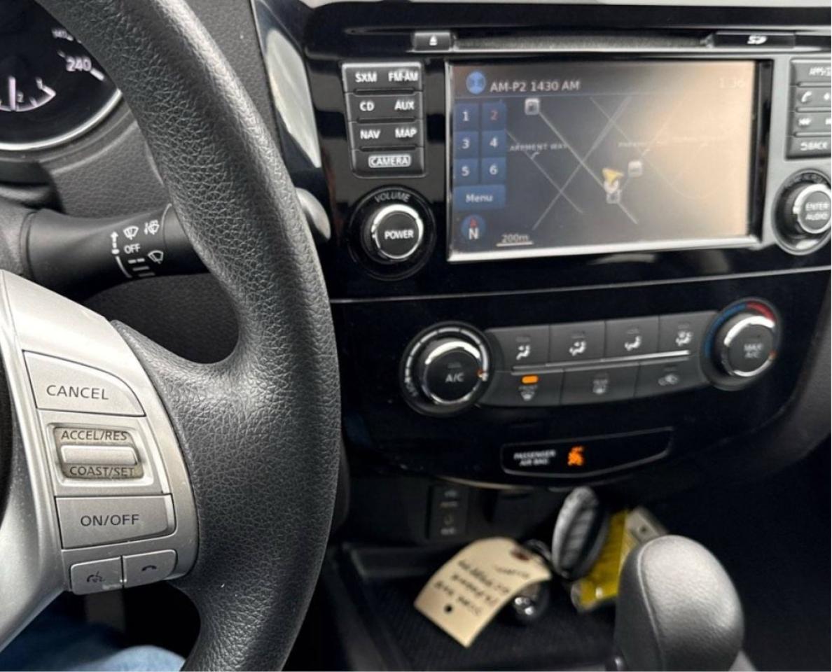 2016 Nissan Rogue SV Photo